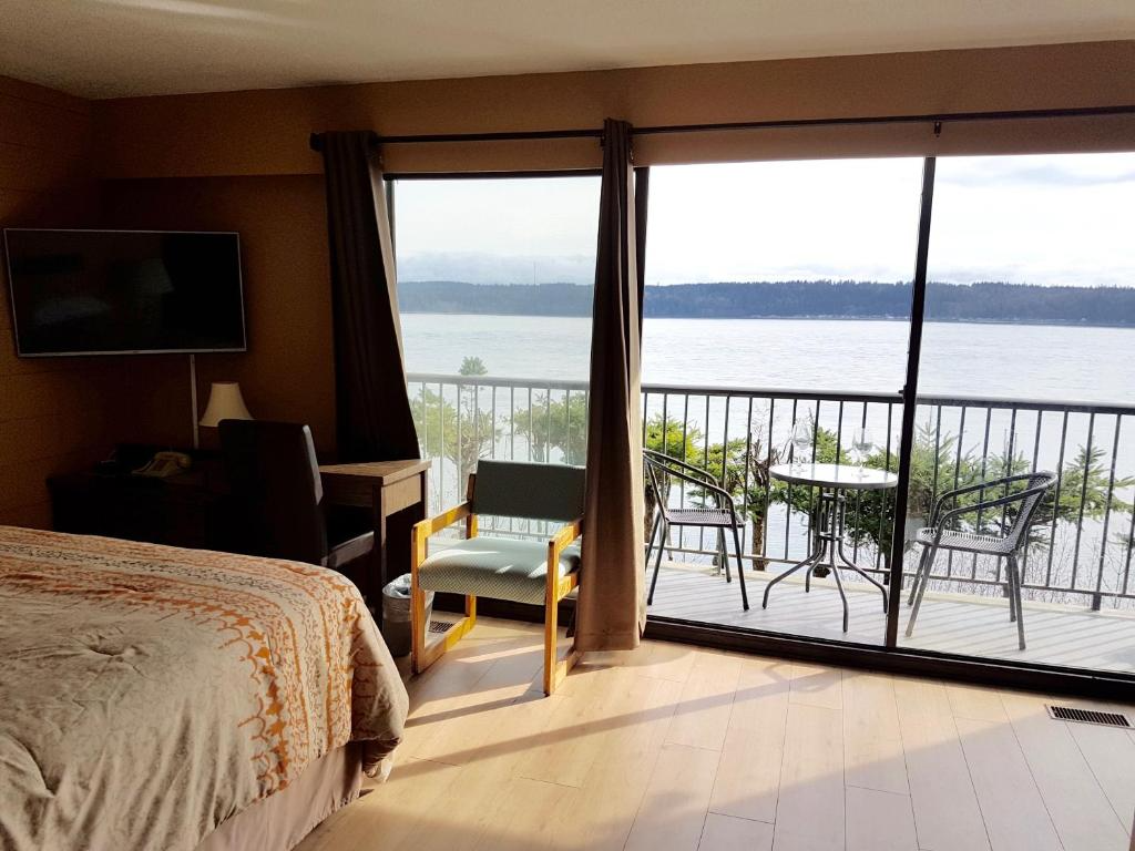 Oceanfront Full Kitchen Suite with Private Balcony 2 Queen - Photo 47